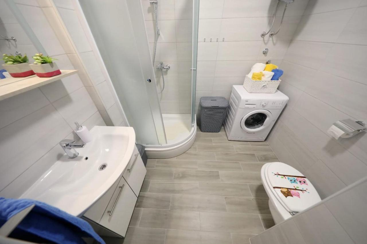 Apartment Center 3 *