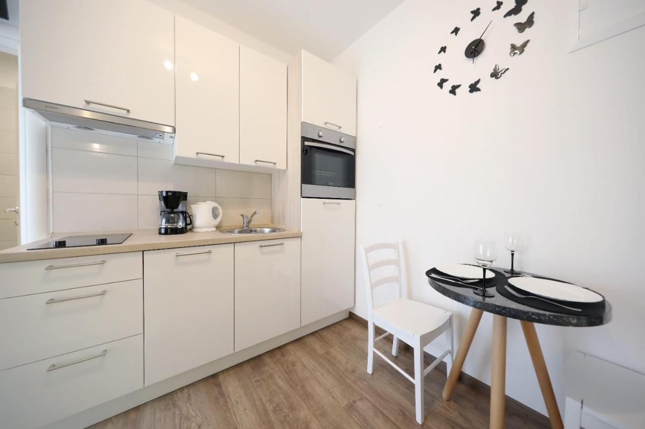 Apartment Center 3 *