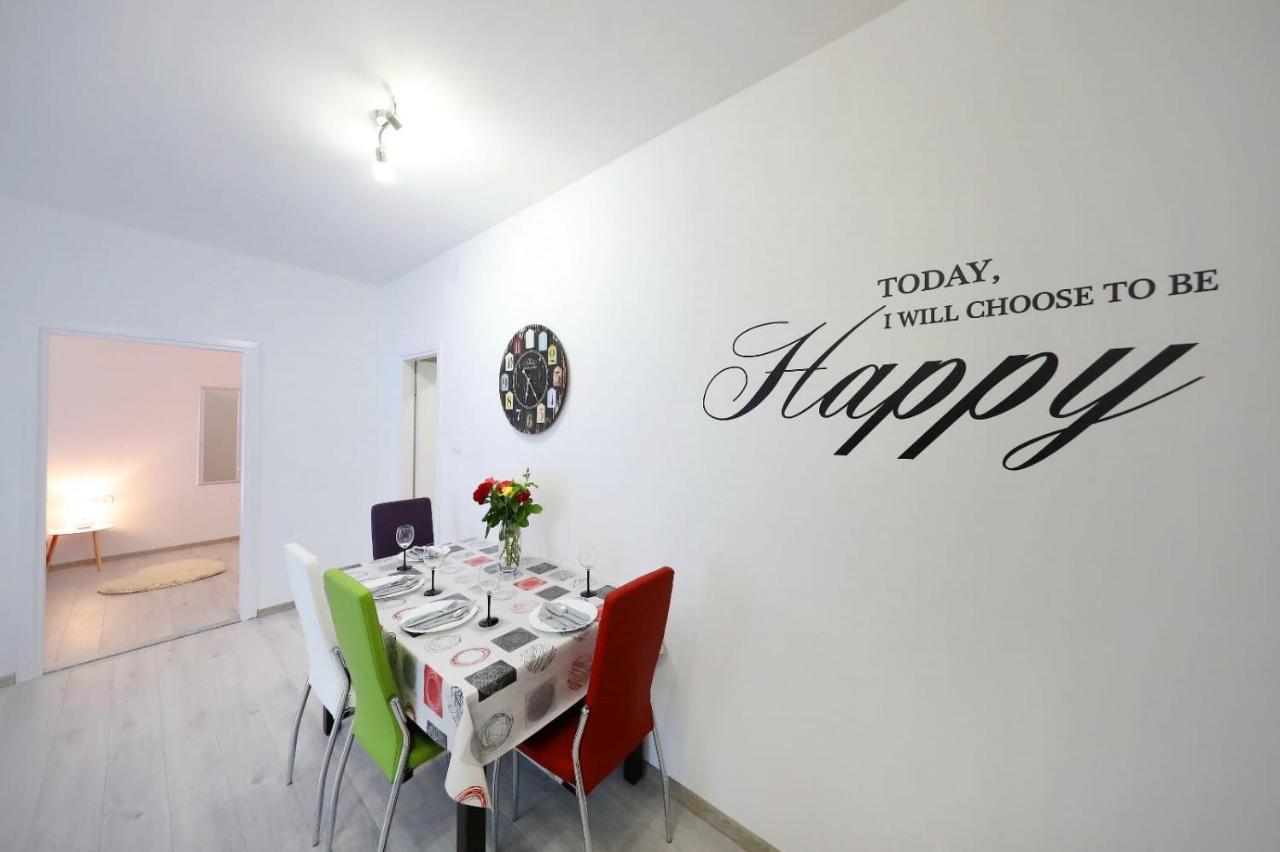 Apartment Center 3 *